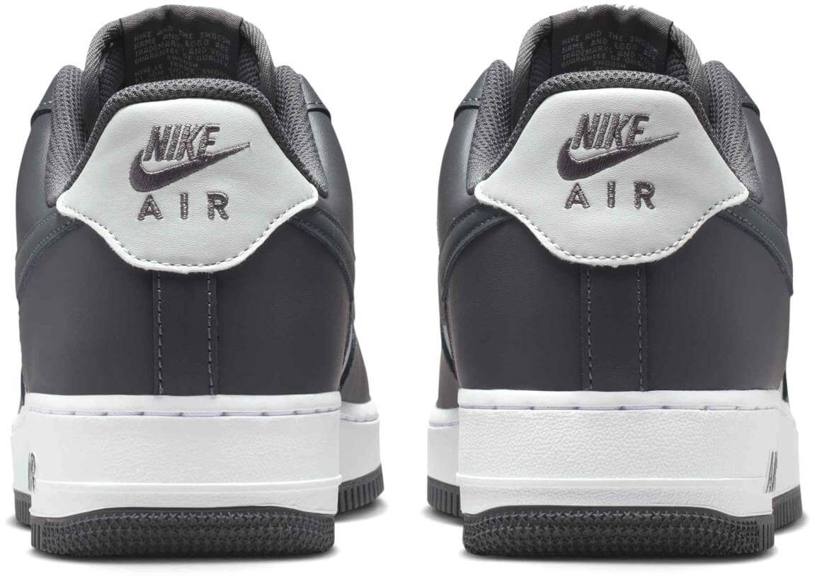 Nike Air Force 1 '07 - 42 · záber 12
